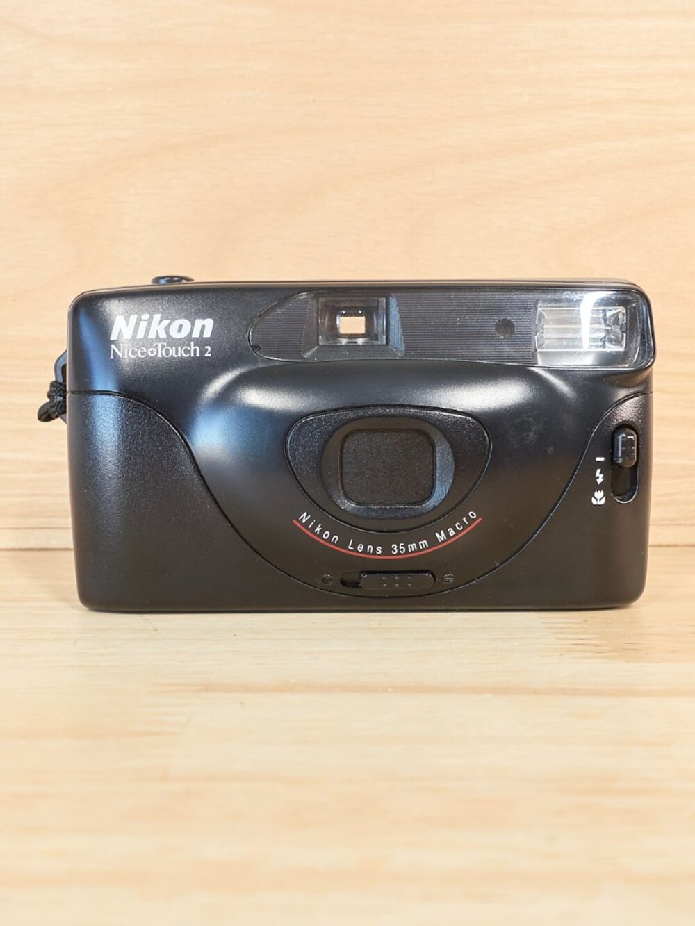 Nikon NiceTouch 2 35mm Film Point and Shoot Camera Macro READ DESCRIPTION